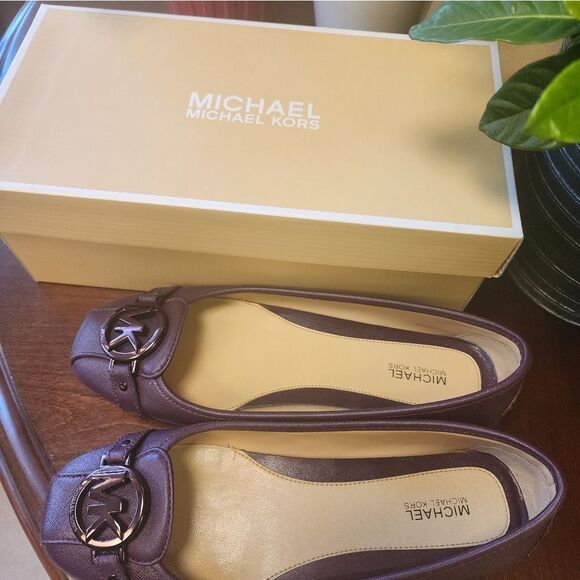 Michael Kors Flats. Size 7. - Picture 3 of 7